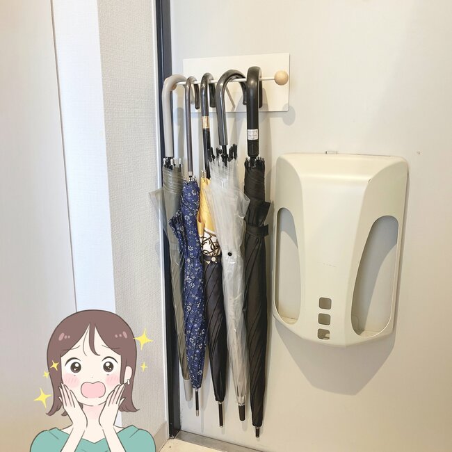 「こういうのを探してた」3COINSの“浮かせるオシャレ収納”傘5本がスッキリ片付いた！「とにかく可愛い！」「購入して大正解」