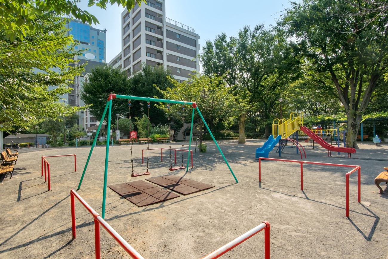 【小児科医が教える】公園に行ったら、真っ先に「遊んだほうがいい遊具」ベスト1