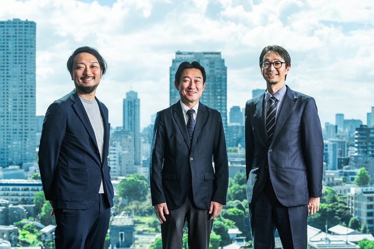 KDDIが挑んだ「デジタルマーケティング内製化」7年の軌跡！人材育成とコスト削減を実現した組織改革の全貌