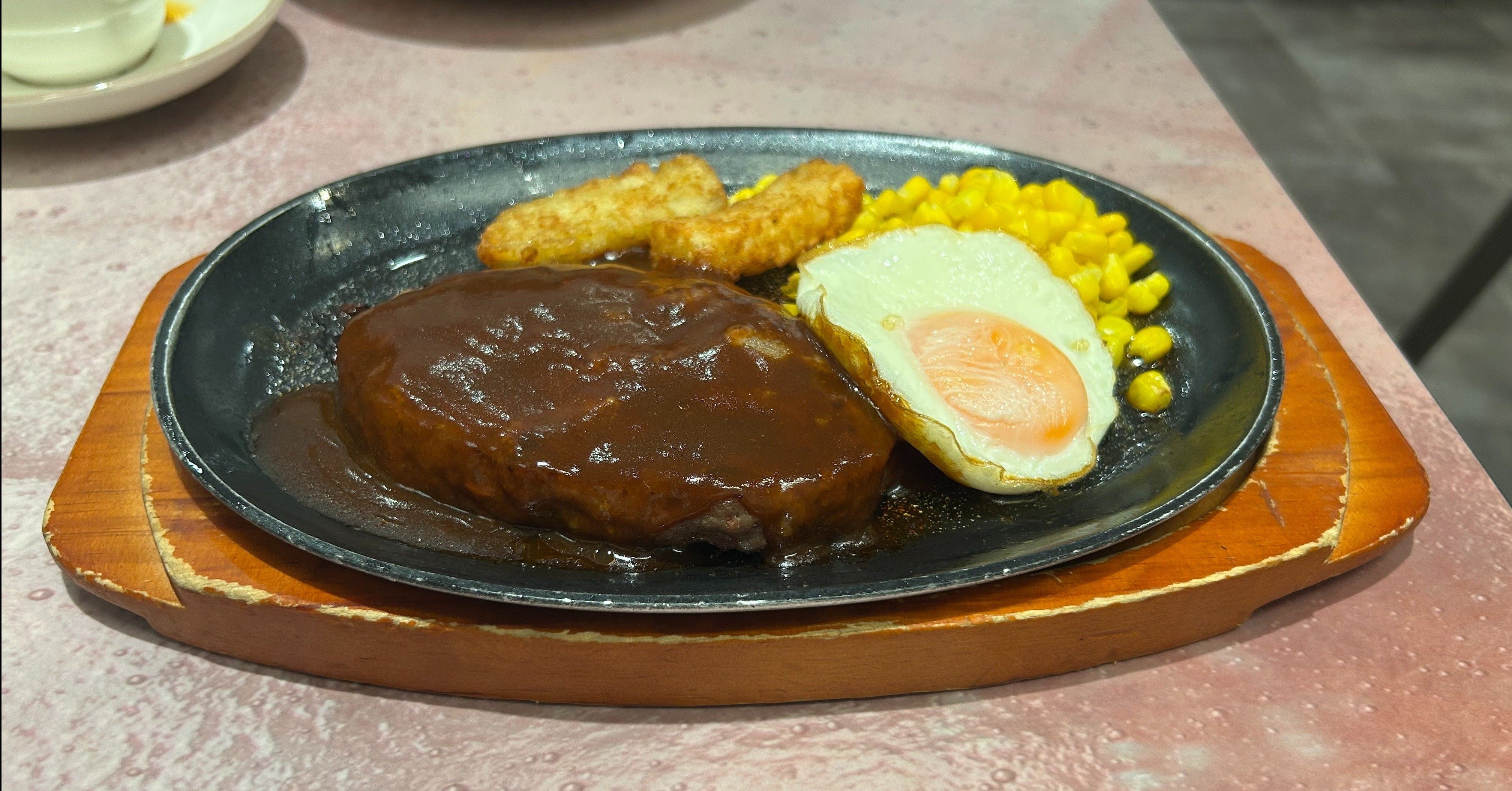 シンガポールのサイゼリヤの一品「BBQポークリブ」