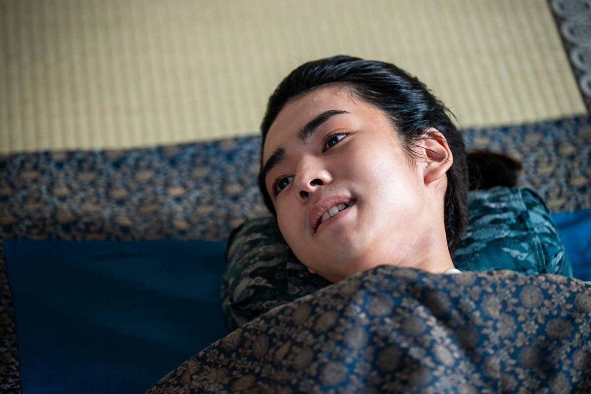 病床についていた秀勝（於次秀勝、演：柊木陽太）。嫡男がいなかった秀吉は、織田信長の実子である秀勝を養子にしていた　（C）NHK