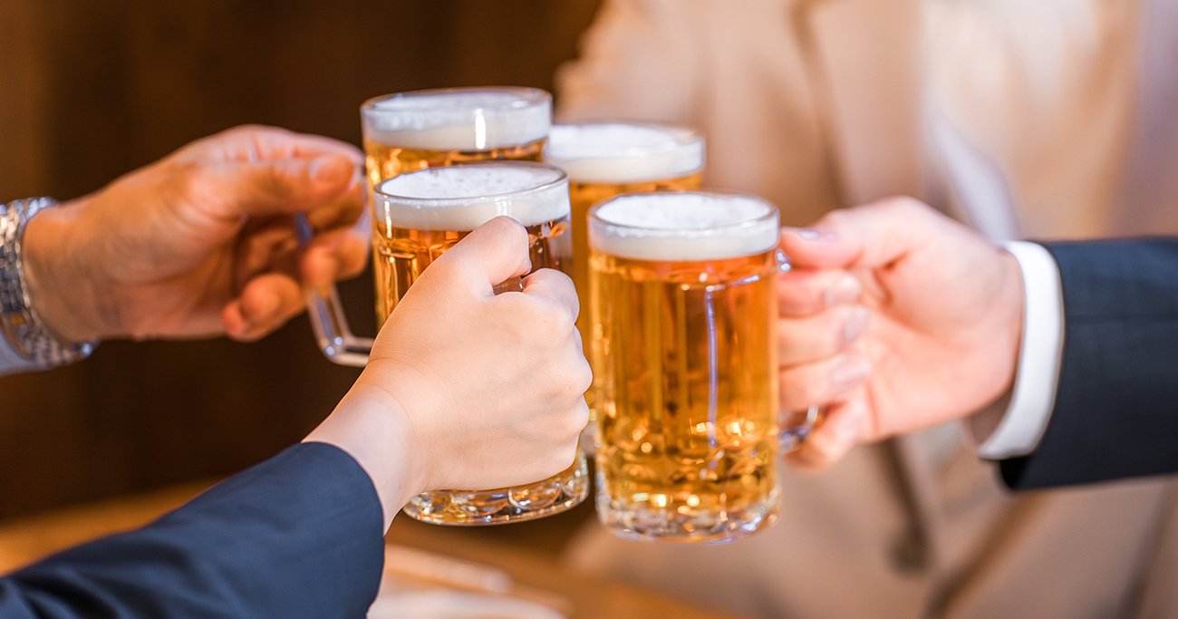 飲み会で、三流は「愚痴る」、二流は「自虐ネタで盛り上げる」。では一流は？