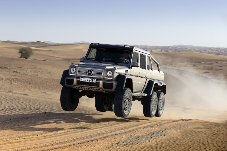 2014年に期間限定で販売されたG63 AMG 6×6。特殊車両開発の技術を用いて、悪路走破性を極限まで高めているという。日本向け生産枠は5台、価格は8000万円だった