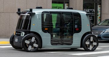 有料運行始めたアマゾンの運転席なしロボタクシー