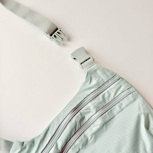 「軽くて使いやすい」「見た目よりたくさん入ります！」無印良品の“マチが広がるショルダーバッグ”が天才すぎる！「一目惚れで即買いしました！」