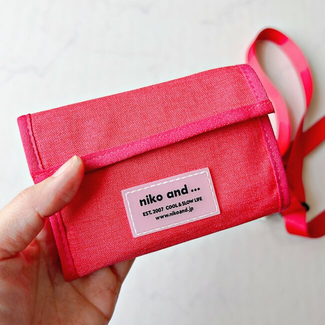 普通の財布に戻れないかも…！ニコアンドの「ナナメがけできるミニ財布」カギもカードも入って理想的すぎる！