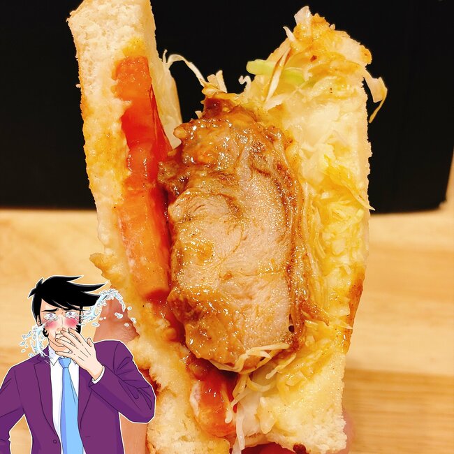 「すごいボリューミー」「笑っちゃった」コメダ珈琲の“お肉たっぷりサンド”分厚すぎて片手じゃ持てない！「相変わらずの逆写真詐欺」「お腹が大満足！」