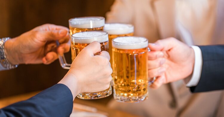 飲み会で、三流は「愚痴る」、二流は「自虐ネタで盛り上げる」。では一流は?
