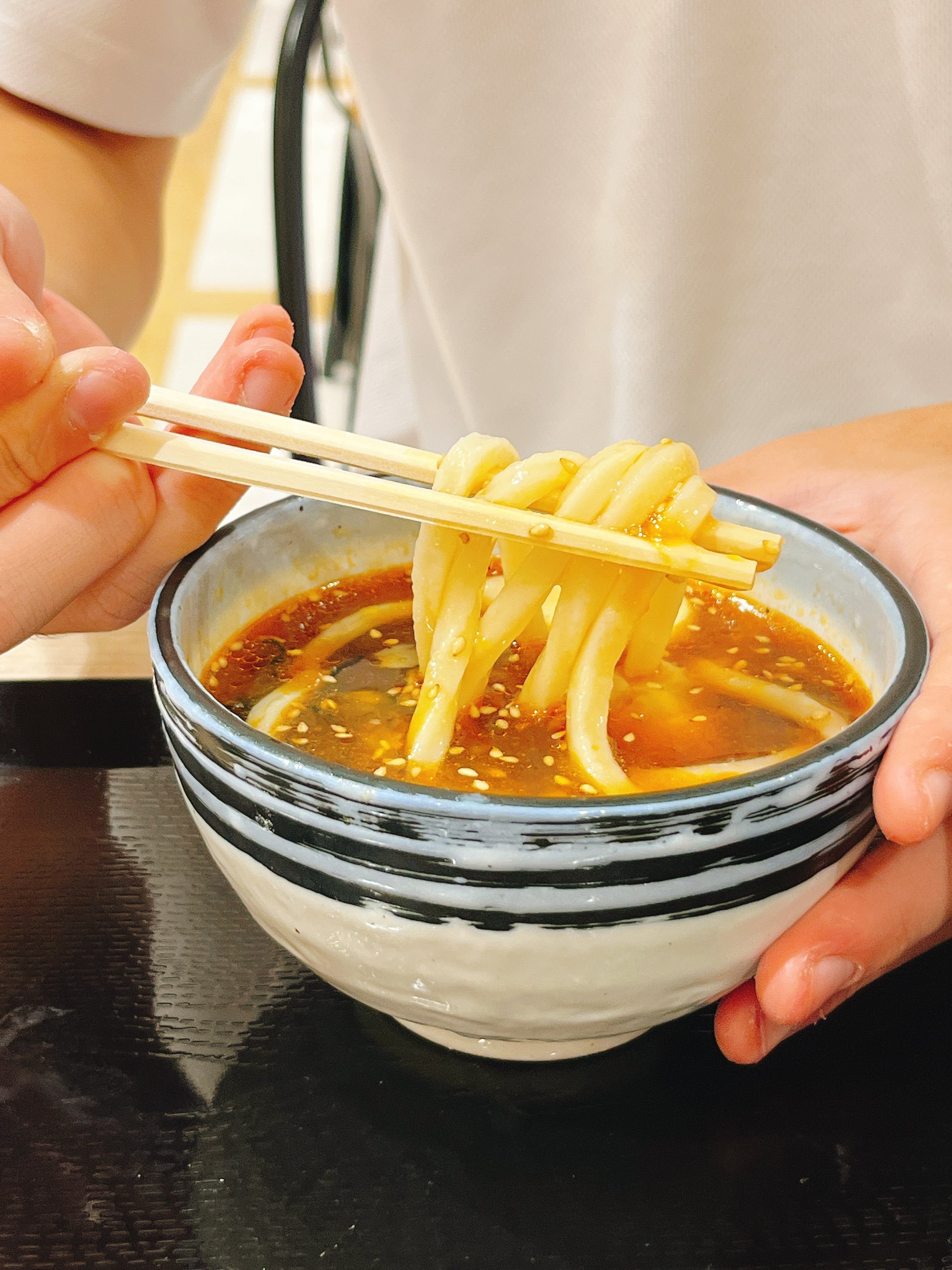 「量のパンチが凄い」丸亀製麺が出した“麺3倍の豚つけ汁うどん”ボリュームが鬼すぎる！「とんでもない量あって苦しい」「もうお腹いっぱい」