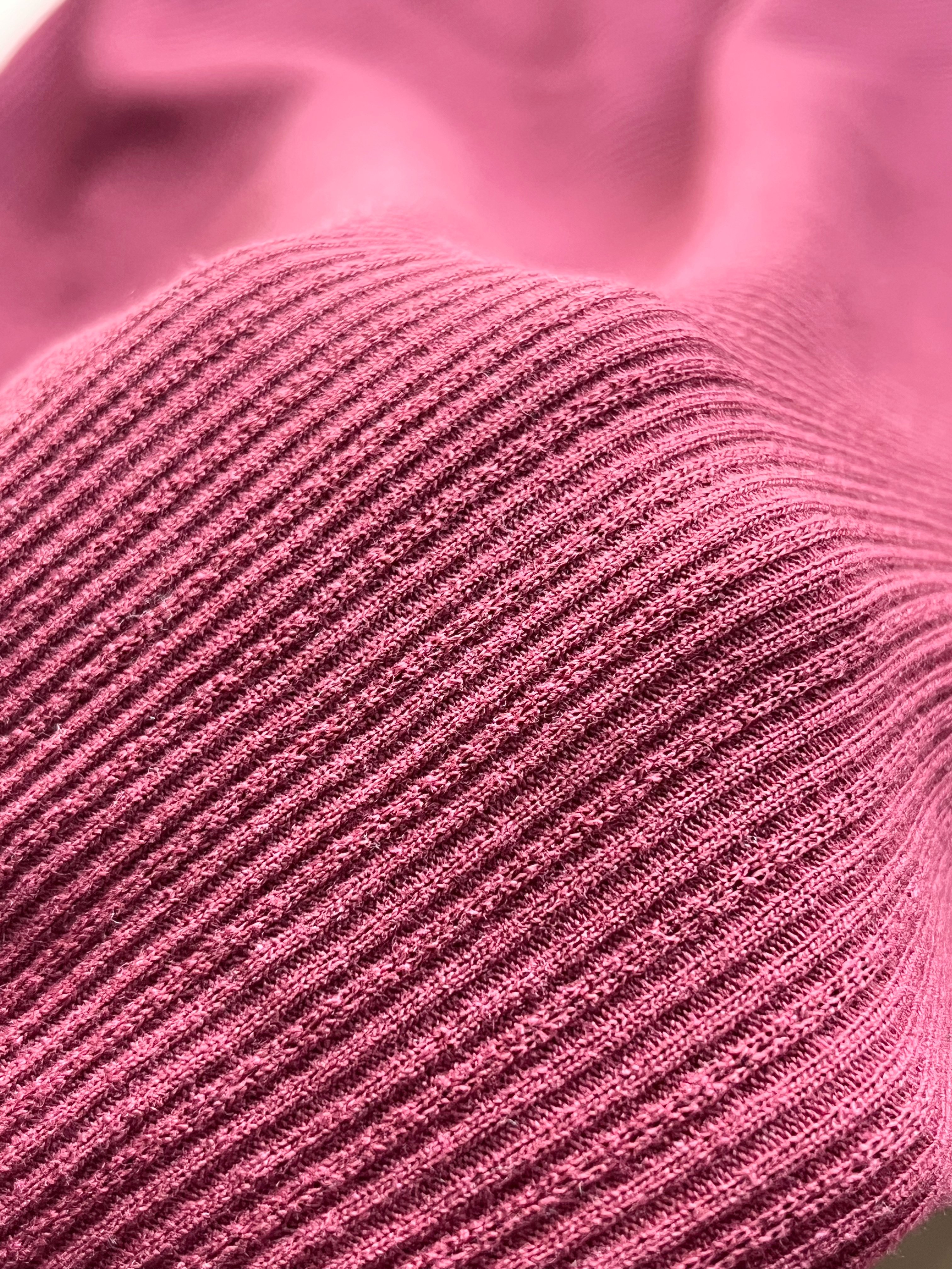 「3着目の購入です」「何にでも合わせやすい」ハニーズの“1480円トップス”たっぷり着回せてコスパよすぎる！「柔らかく着心地良いです」