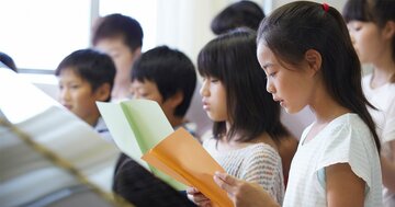 「音楽の授業に子どもが食いつかない」残念な理由、FRUITS ZIPPER作詞作曲家ヤマモトショウが断言