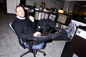 メディアに迫るAIの大波、先駆的記者の仕事とは