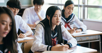 高校の始業時間、約1時間遅らせるだけで生徒の成績がなぜアップ？