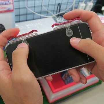 スマホでゲームするなら便利なクリック感アリのスマホ用L/Rボタン