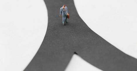 「他人の評価」を気にしすぎて潰れる人が今すぐ捨てるべき「見えないルール」・ワースト1
