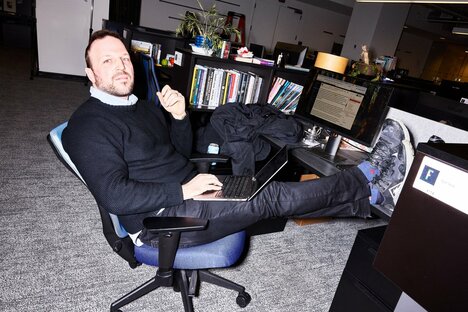 メディアに迫るAIの大波、先駆的記者の仕事とは