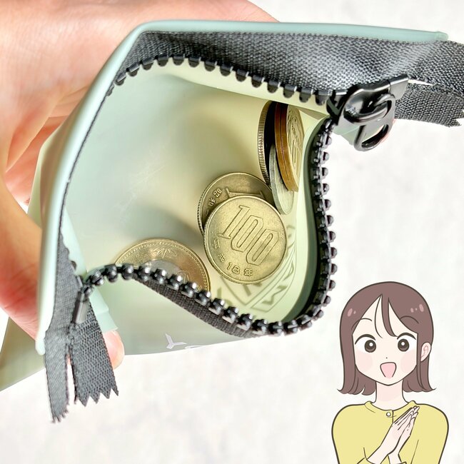 【3COINS】普通の財布に戻れないかも…！スマホより薄い“ぺたんこポーチ”カードや診察券が30枚入って便利！《購入レビュー》
