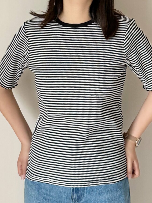 二の腕カバーの天才かも…！しまむらの「1089円トップス」がオンオフ着回せて何枚も欲しくなる！