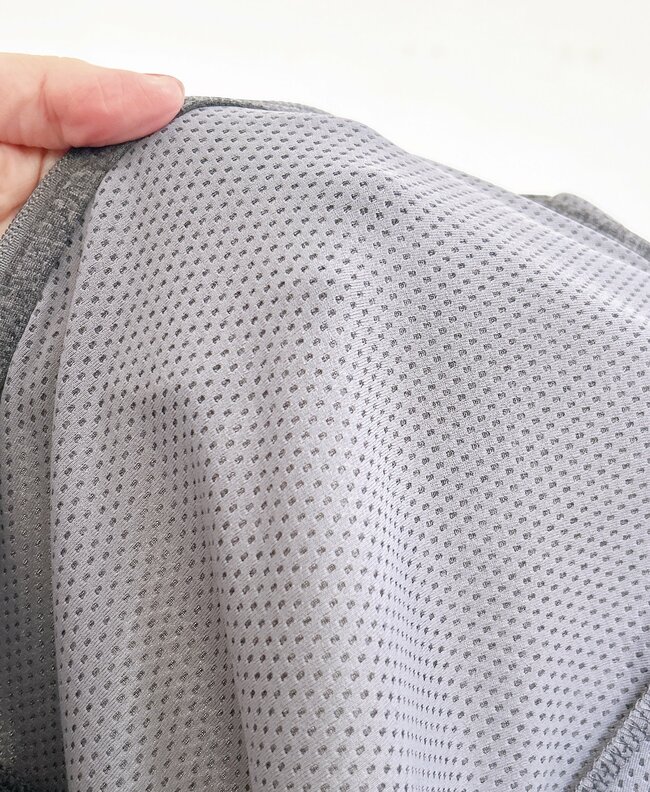 ワークマン、ありがとう…！昨年爆売れした「不審者パーカー」の新作が優秀すぎる！顔までUVカットできて天才だよ