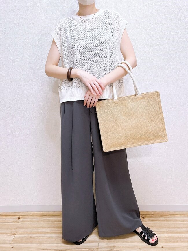 「全色購入しました」GUの“ひんやりワイドパンツ”着心地よすぎて毎日履きたい！「体型をカバーしてくれる優れもの」「通勤にも休日にも使える」【購入レビュー】