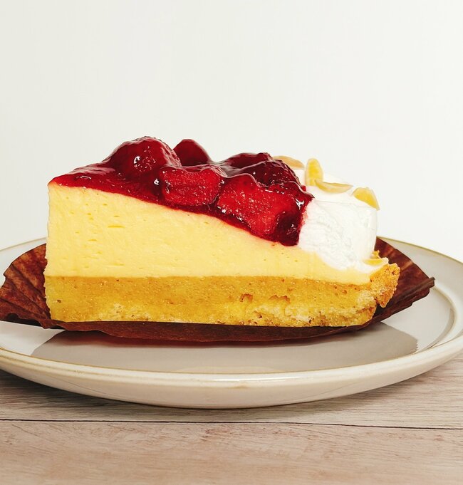 「美味しすぎてやばいです」「毎日食べたい」スターバックスの“宝石みたいなスイーツ”ひと口の幸福感がえげつない!「全てがとろけて甘く美味」