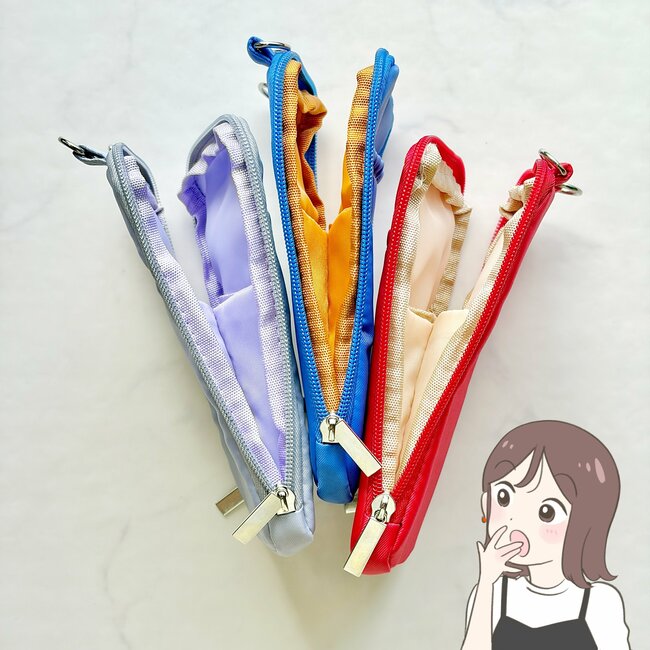 便利すぎて3色まとめ買いした！ダイソーの“財布がわりになるポーチ”お散歩や旅行で大活躍！「ガバッと開いていい」「内ポケットたくさんあって助かる」《購入レビュー》
