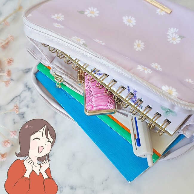 お薬や手帳がまるっと入る…！アフタヌーンティー“仕切り付きポーチ”小物がスッキリまとめられて嬉しい！