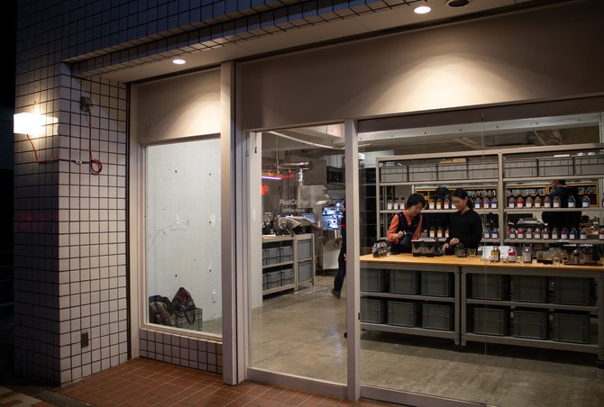 店舗外観 Photo by W.M.