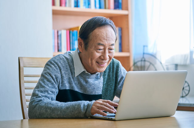 定年男性はどうしてパソコンの前で「お地蔵さん」化してしまうのか