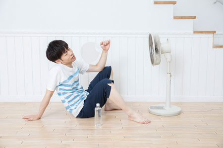 エアコン以前に、建物の断熱性能に問題があります。