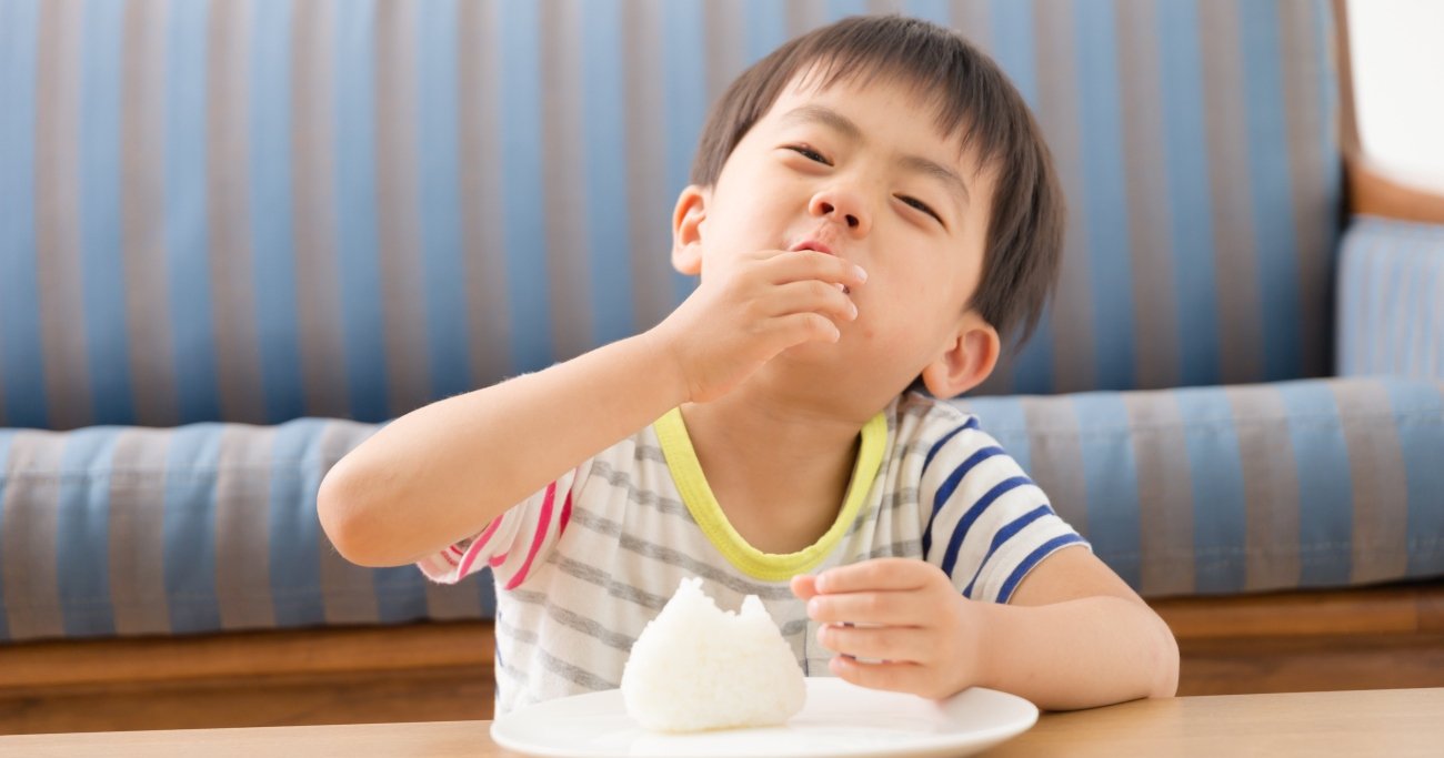 【小児科医が教える】白いご飯ばかりで「おかずを食べてくれない子ども」。少しでも栄養をプラスするには？