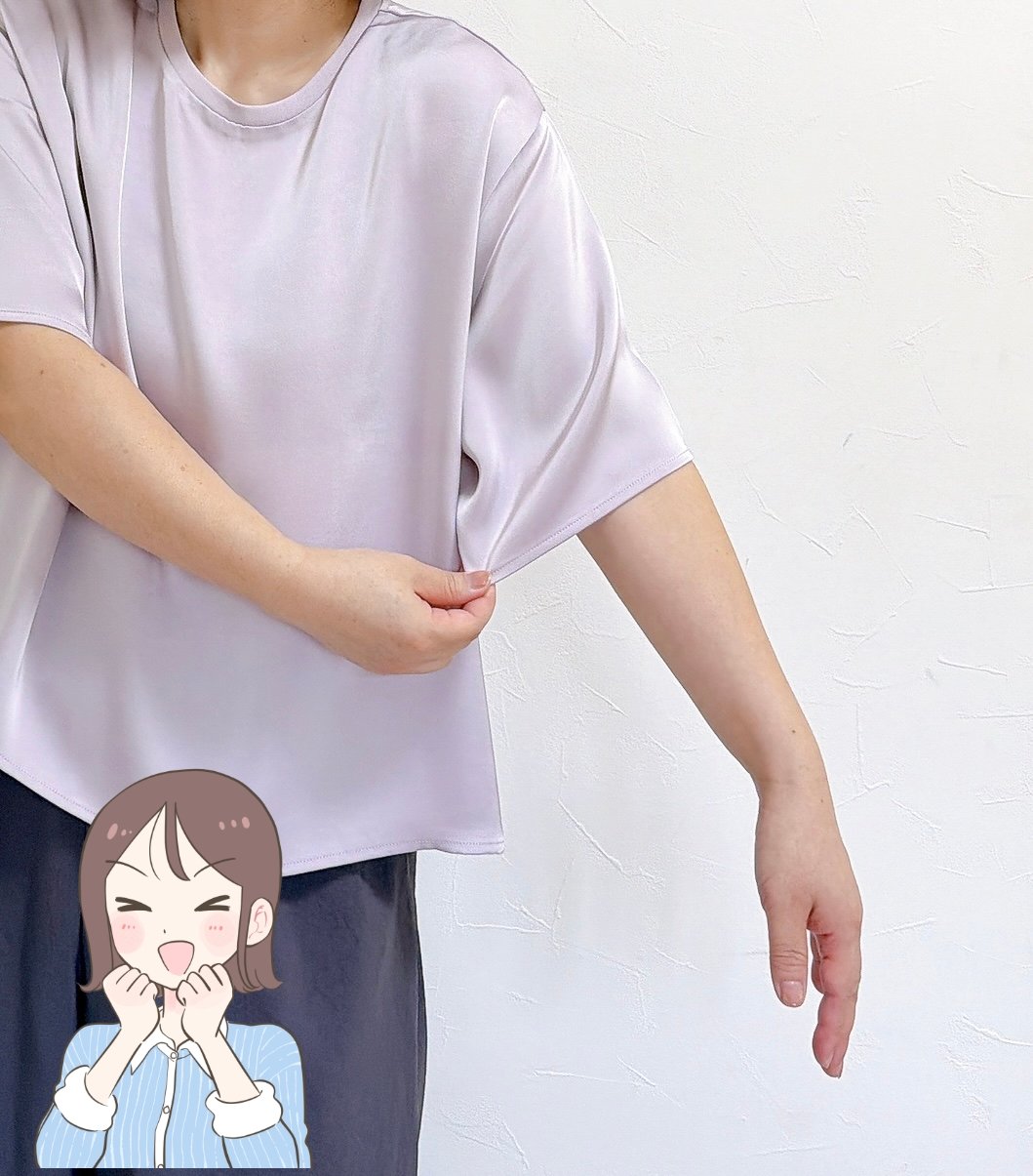 「3枚購入しました」「毎日着てます」ユニクロの“楽ちんブラウス”がとんでもない名品だった…！「ラクに綺麗見えが叶う」「体の線も拾いません」《購入レビュー》