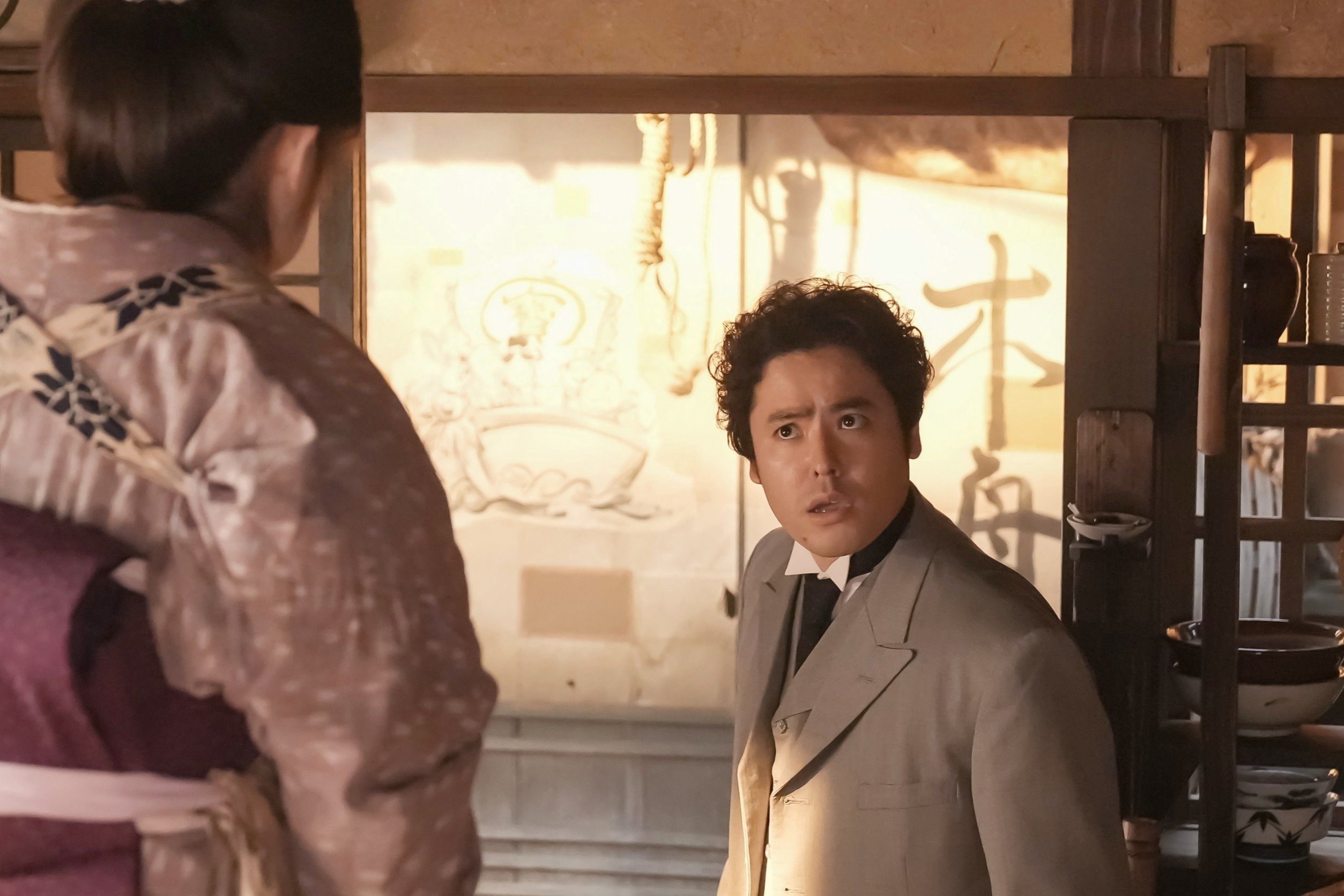 勘右衛門（小日向文世）に「働かんかい！」 借金取りの息子・銭太郎の“正論”にスカッとした〈ばけばけ第26回〉