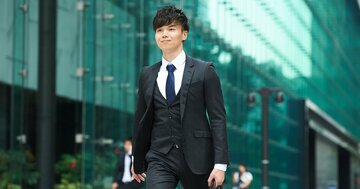 右手でカバンを持ったとき最も負荷がかかるのはどこ?体の歪みを直す超簡単テクニック