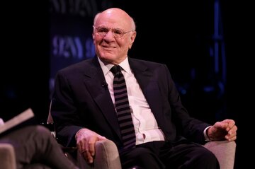 MGMリゾーツ、ディラー氏のピープル買収を検討