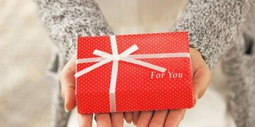 「アメックス」と「ダイナースクラブ」から届いた豪華な誕生日プレゼントを紹介！プラチナカードの保有者だけがもらえる「プレゼント」の実物とは？