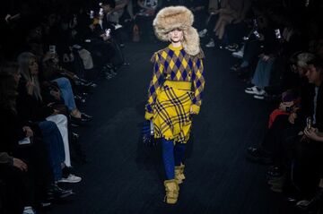 英バーバリー、再生なお道半ば
