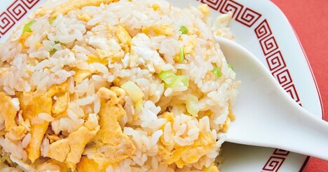 「炒飯の作り方論争」に終止符を打つ!? 超料理マニアな料理人だけが知っている、“別物”炒飯のマニアックなコツ