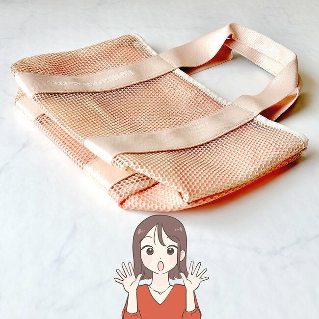 ペットボトルや長財布が入って便利！コメダ珈琲の“めちゃ軽ミニバッグ”が夏のお出かけに手放せない《購入レビュー》