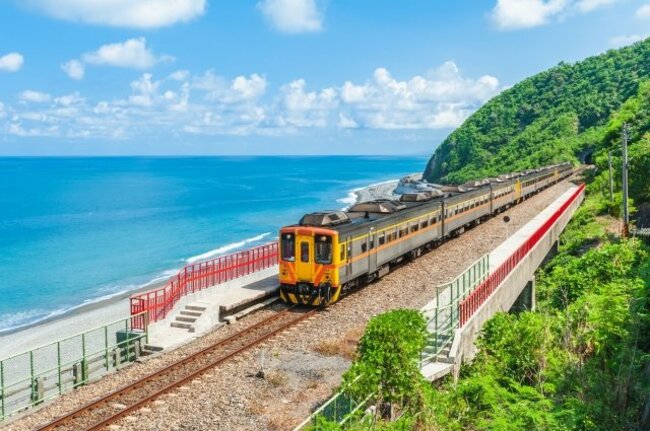 「台湾で最も美しい駅」に選ばれたことのある多良観光駅（廃駅）から海を望む（イメージ）