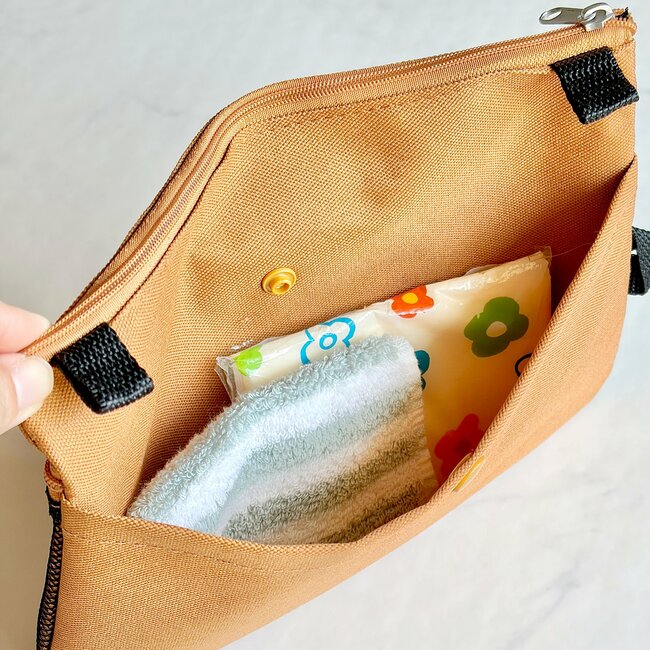 おくすり手帳や処方薬がすっぽり入る！ワークマンの“499円ミニバッグ”便利すぎて3色まとめ買いした！「安くて使い勝手がいい」「外出時に活躍しています」《購入レビュー》