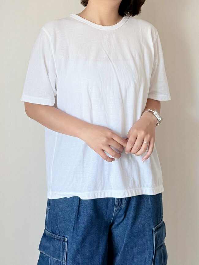 【無印良品】「リピ買いしました」990円の“着痩せトップス”まとめ買いして正解だった!「二の腕隠れる丈感」「何枚か買い足したい」《購入レビュー》