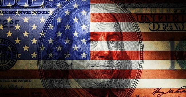 米国の旗とドル紙幣