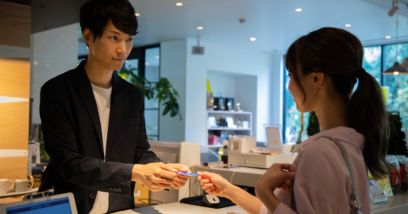 消費増税後も意外と堅調な個人消費、大きく落ち込むXデーはいつか