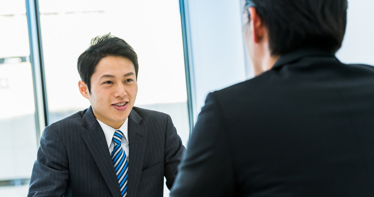 現代のリーダーは指示より「聴く」、チームの力を最大化する1対1の対話術