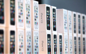 アップルの誤算か、演出か <br />iPhone5s“枯渇”の謎