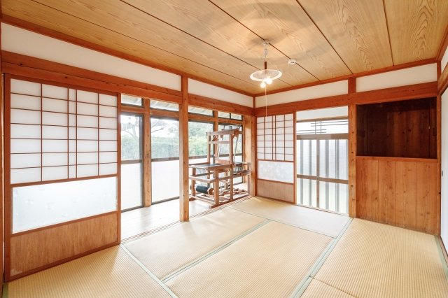 集落の真ん中にあり、ゆったりと島時間を過ごせる。最大6名が宿泊可能