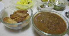 やっぱりランチはみんなでカレー!?もしも同僚が全員インド人だったら…