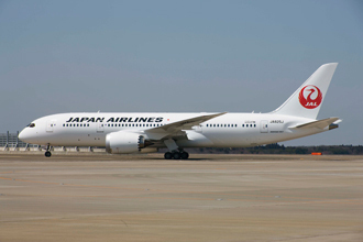JALがパイロットの大量離職で給与を大幅アップ