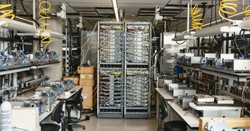 アマゾンの成功支える「秘密主義」半導体企業